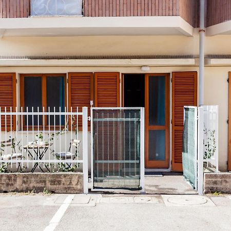 Open The Classic Wooden Shutters At A Cozy City Nest Florence Ngoại thất bức ảnh