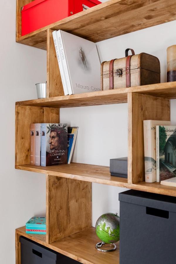 Open The Classic Wooden Shutters At A Cozy City Nest Florence Ngoại thất bức ảnh