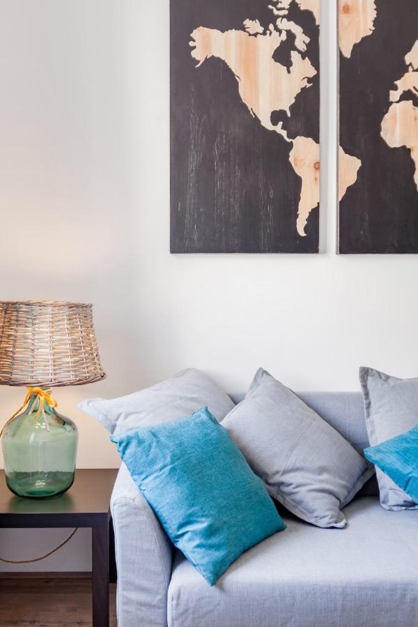 Open The Classic Wooden Shutters At A Cozy City Nest Florence Ngoại thất bức ảnh