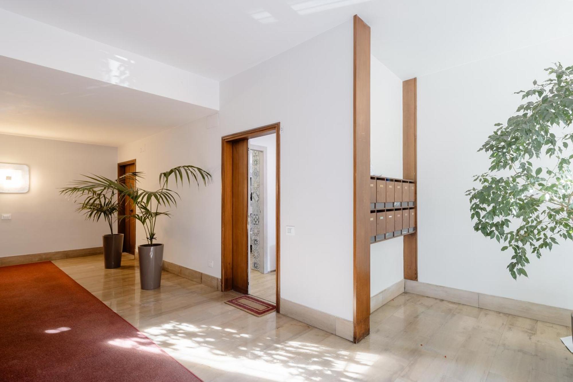 Open The Classic Wooden Shutters At A Cozy City Nest Florence Ngoại thất bức ảnh