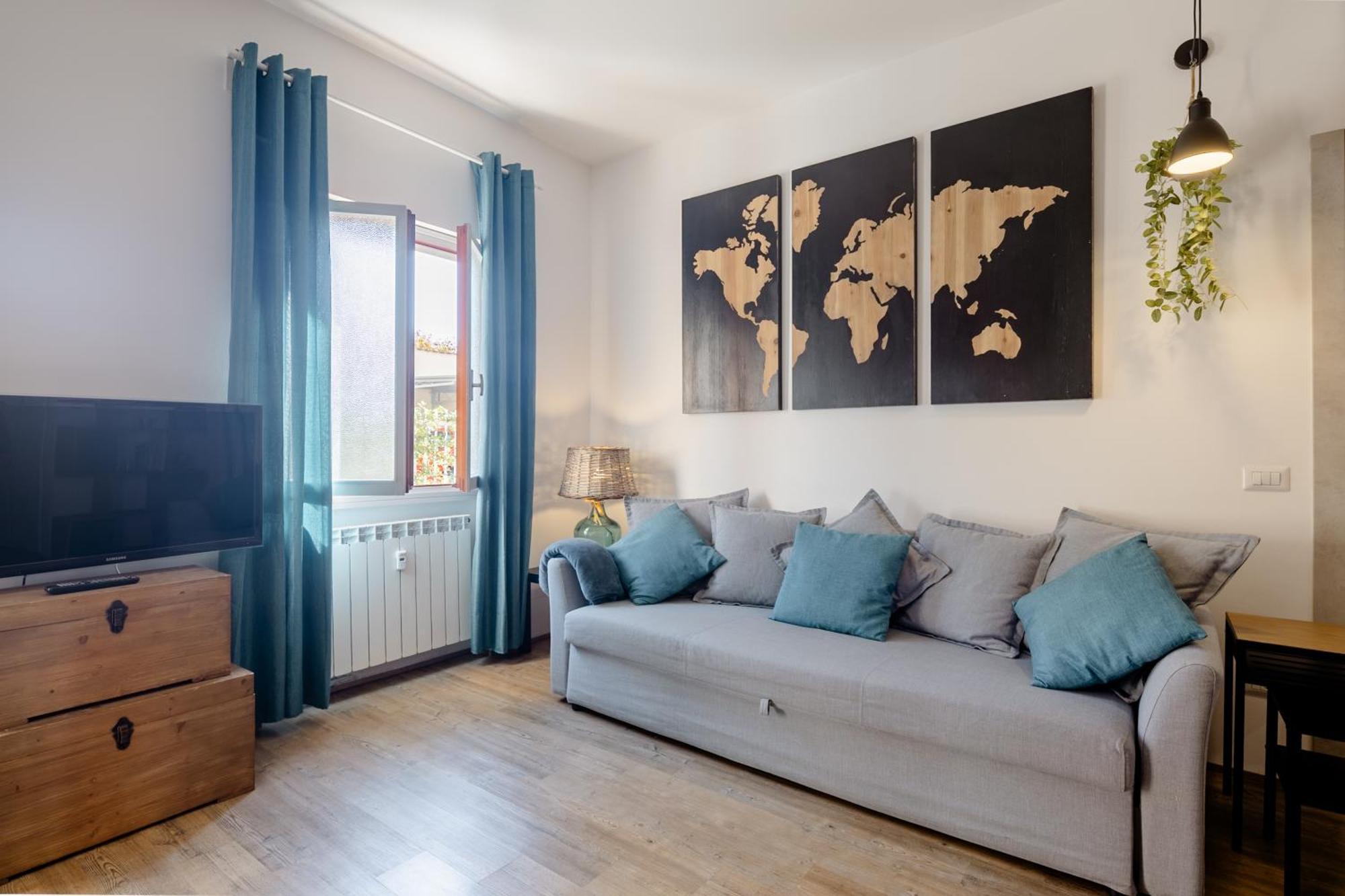 Open The Classic Wooden Shutters At A Cozy City Nest Florence Ngoại thất bức ảnh