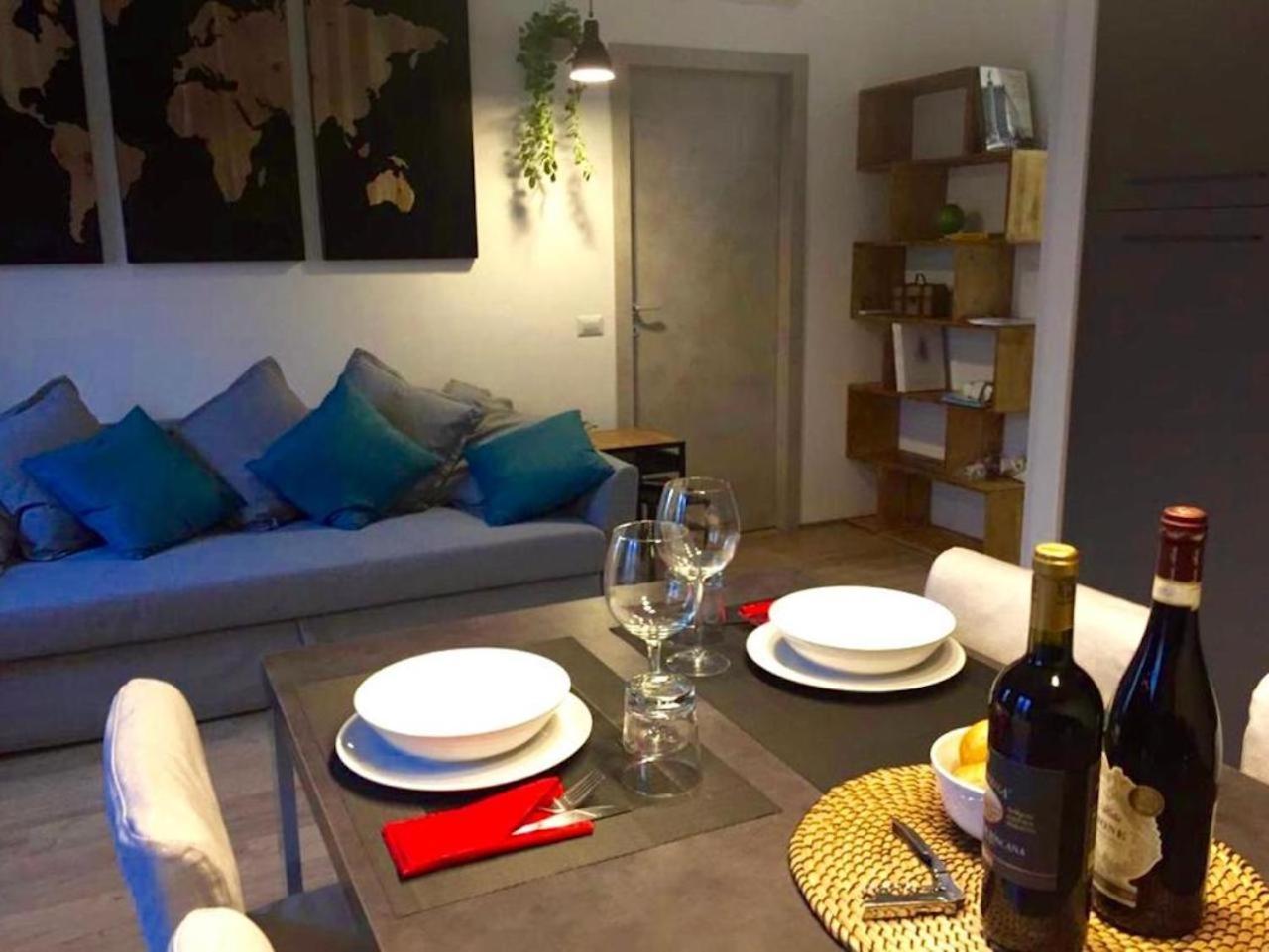 Open The Classic Wooden Shutters At A Cozy City Nest Florence Ngoại thất bức ảnh