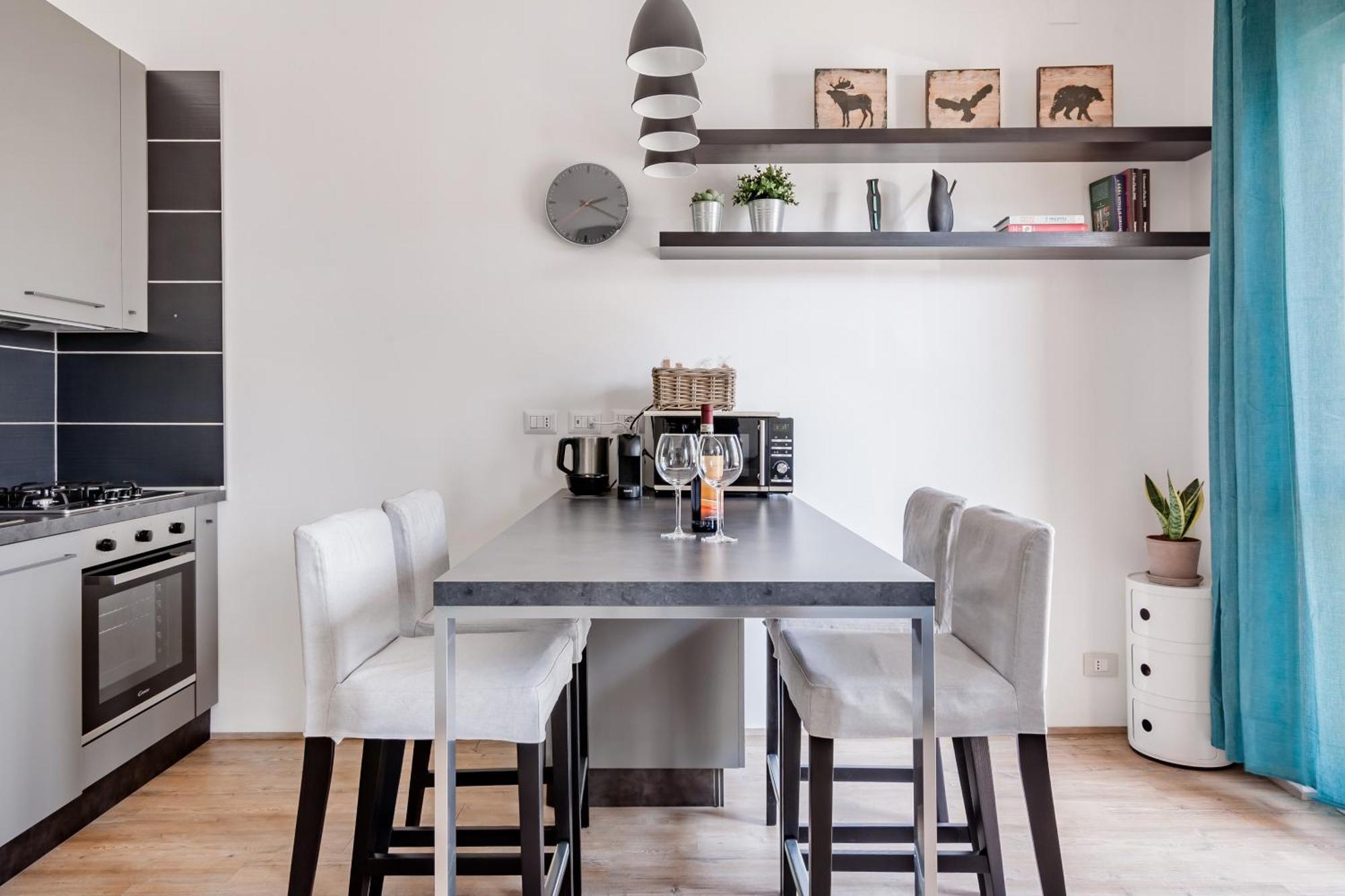 Open The Classic Wooden Shutters At A Cozy City Nest Florence Ngoại thất bức ảnh